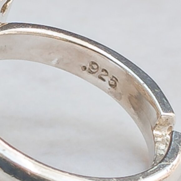 Vintage Sterling Mandala Dome Ring w/ Garnet Cab • Adjustable Size 6-8 - Picture 7 of 9